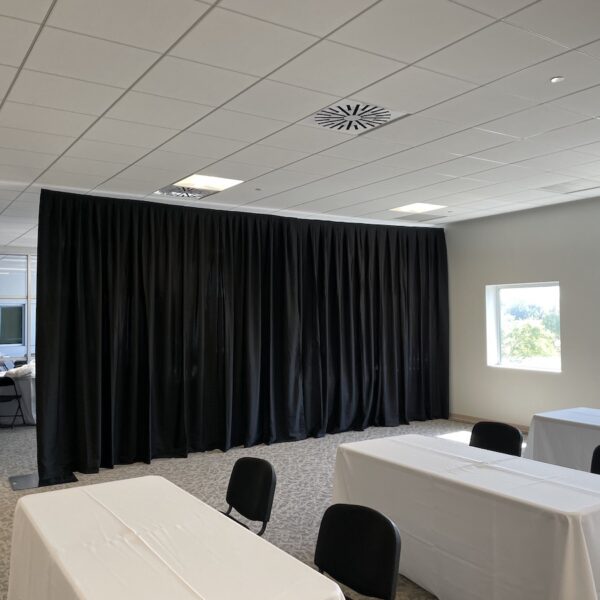 PIPE&DRAPE NEGRO 4m ALTO